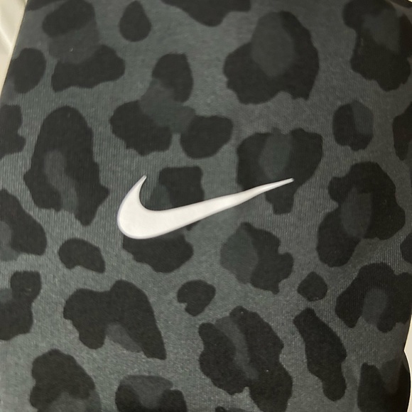 Nike Grey Leopard Leggings - Picture 8 of 11